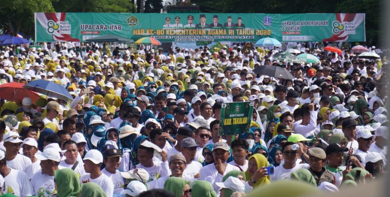 Puncak HAB ke-80 di Kabupaten Bone : Menag Hadir, 38 Ribu Peserta Membanjiri Jalan Santai Kerukunan